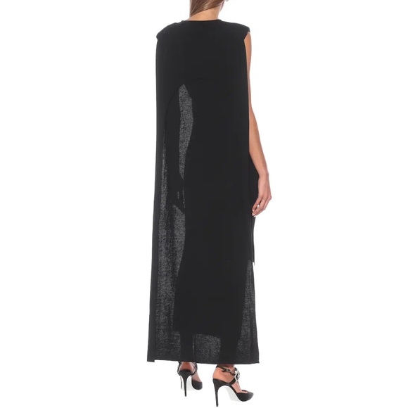 GIVENCHY
Wool cape midi dress
SMALL - Picture 4 of 5